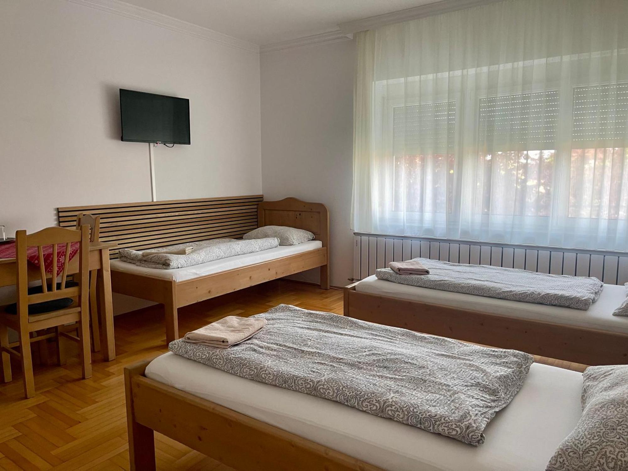 Airport Jazmin Guesthouse Vecsés Buitenkant foto