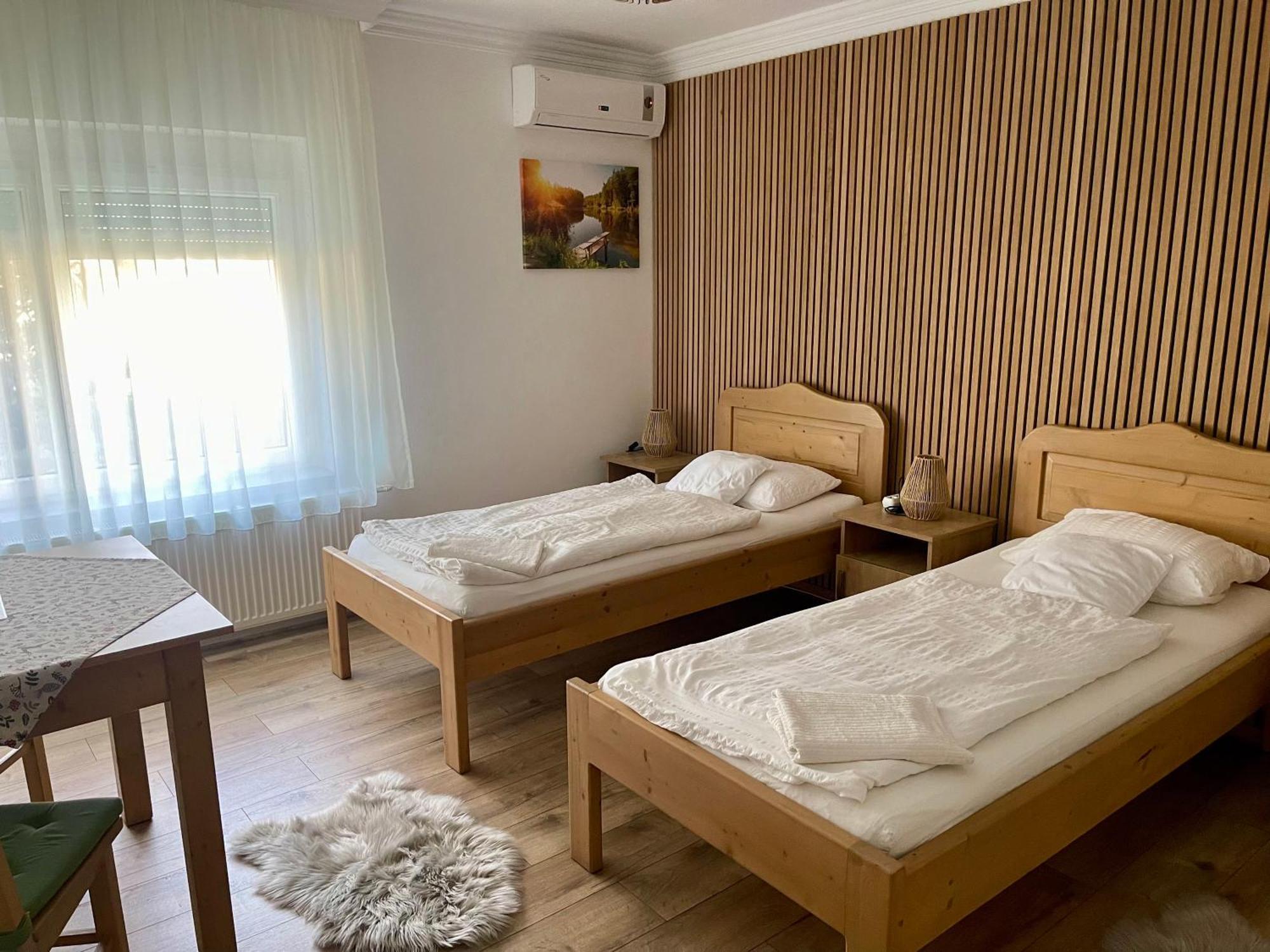 Airport Jazmin Guesthouse Vecsés Buitenkant foto